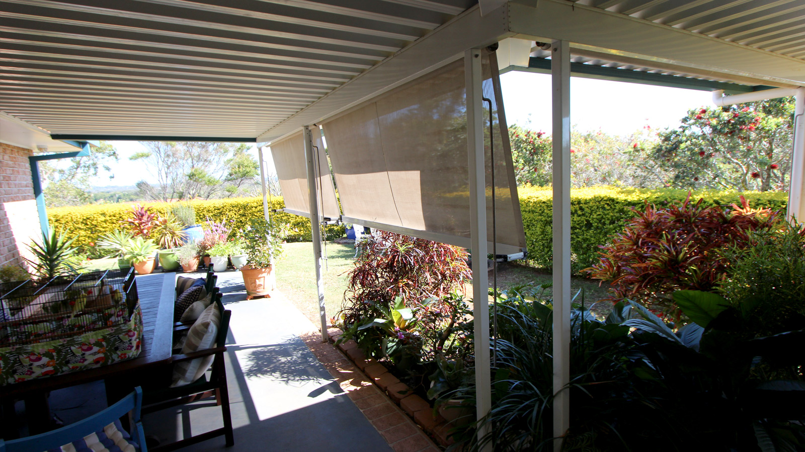 Outdoor entertainment area without screens