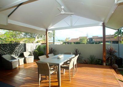 Outdoor patio with insulated roof
