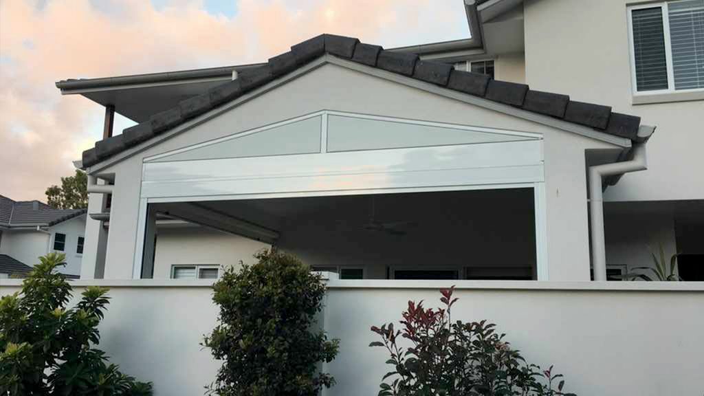 Byron Bay Patio complete with new Zipp Track Awnings