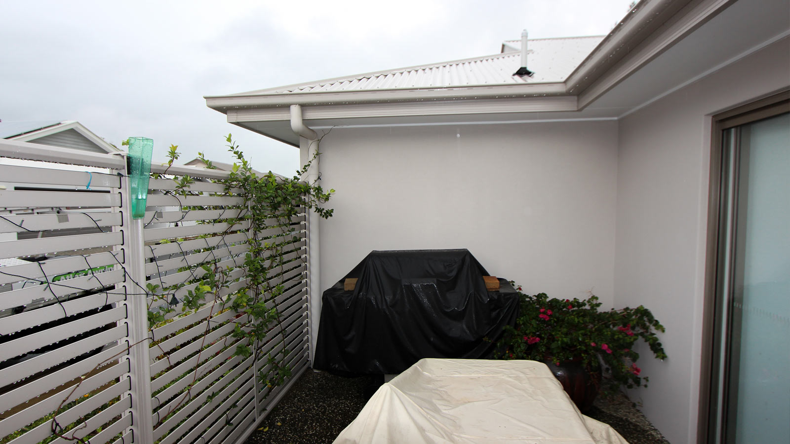 Alfresco area, open to rain and hot weather