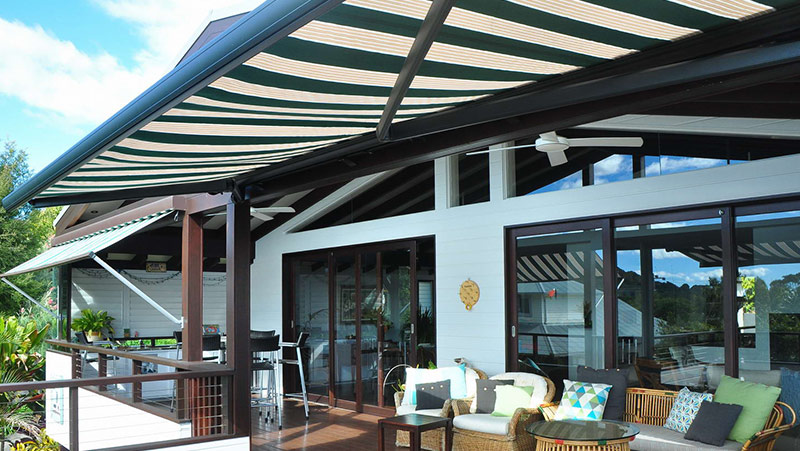 Folding arm awning 